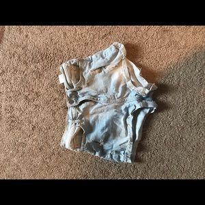 Denim shorts, light wash